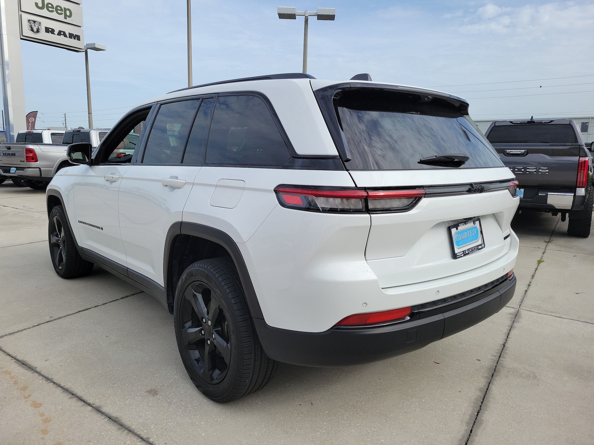 jeep grand cherokee 2023 1C4RJGBG3P8108969 image jeep grand cherokee 2023 1C4RJGBG3P8108969 image